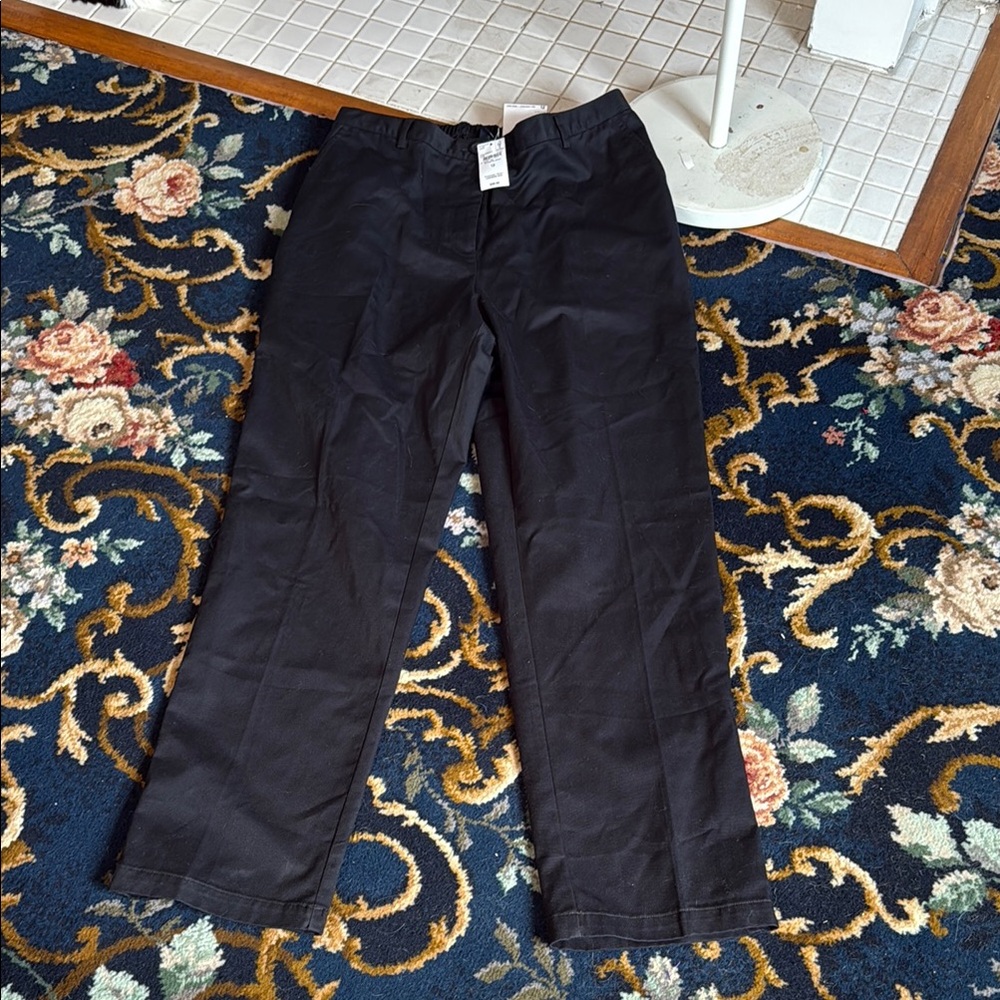 Lands' End Black straight Leg Twill Relaxed Fit pants. NWT. Retail 39.95